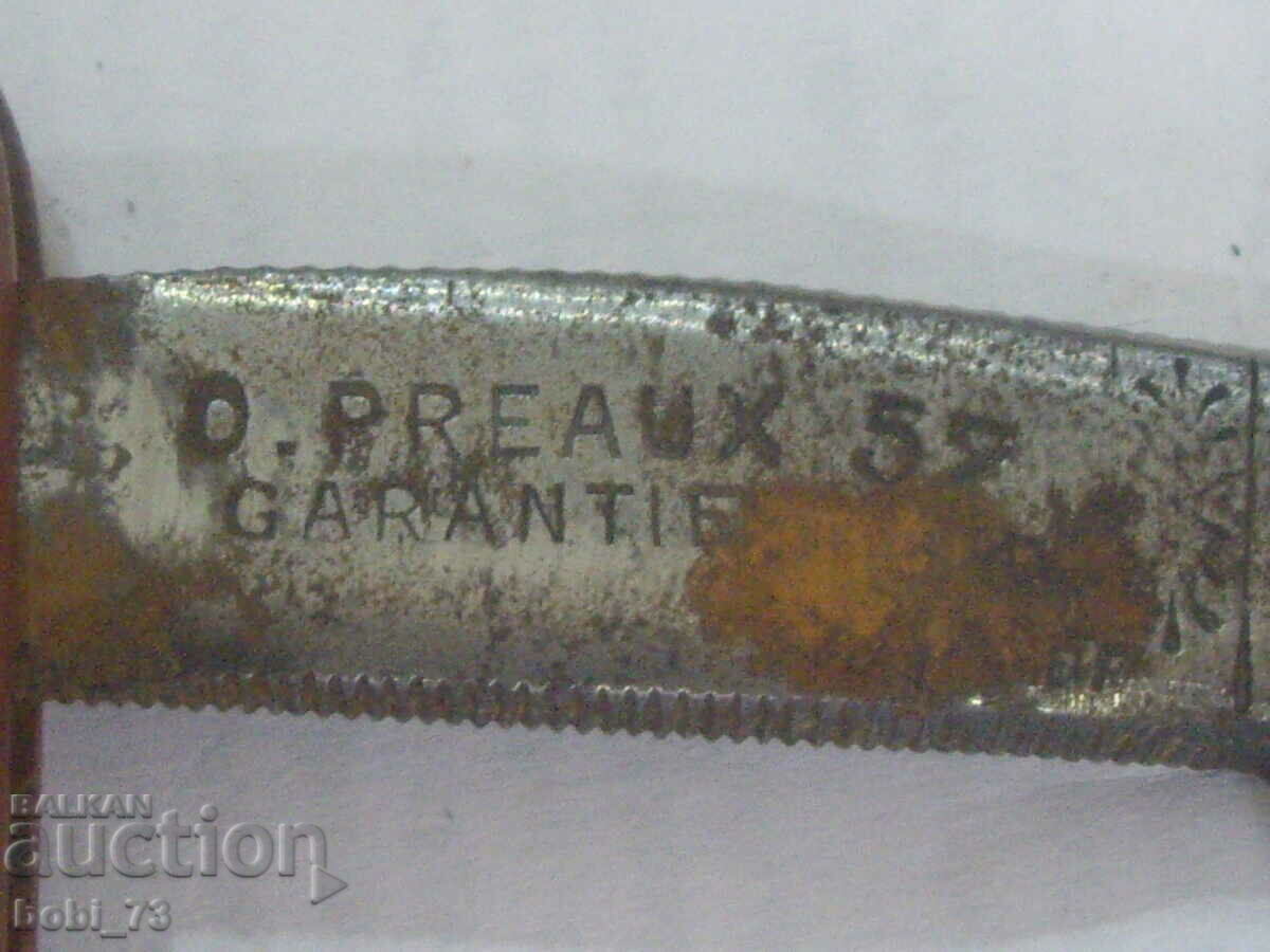 An old razor. - 6 An old razor. - 6