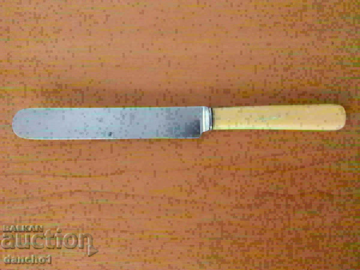 Două cuțite Sheffield cu preț 7.00 BGN | € 3.58 Două cuțite Sheffield cu preț 7.00 BGN | € 3.58