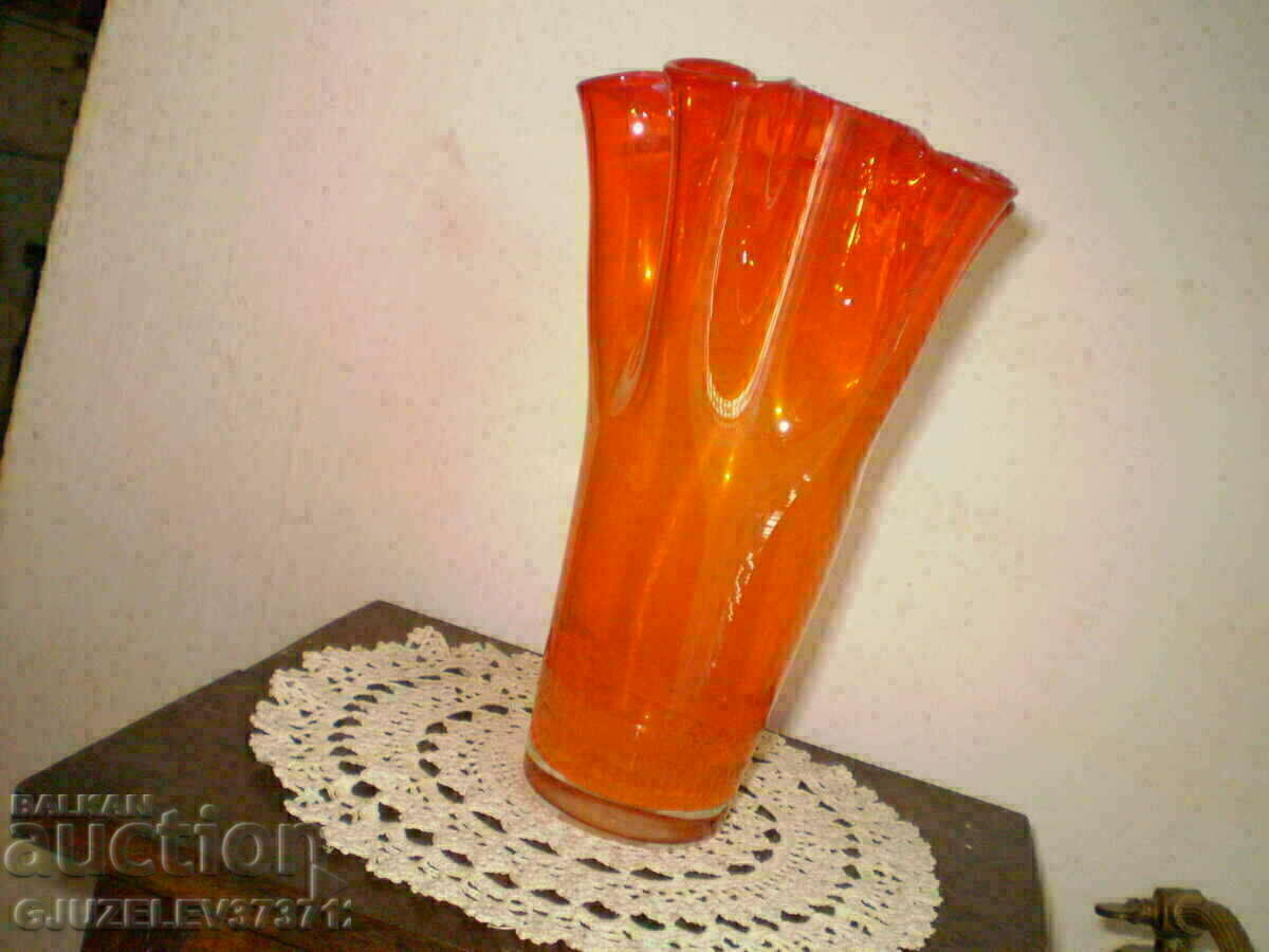Delivery of Retro red glass vase height 21 cm