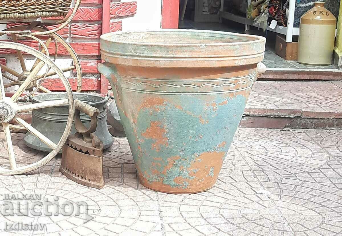 Large ceramic pot