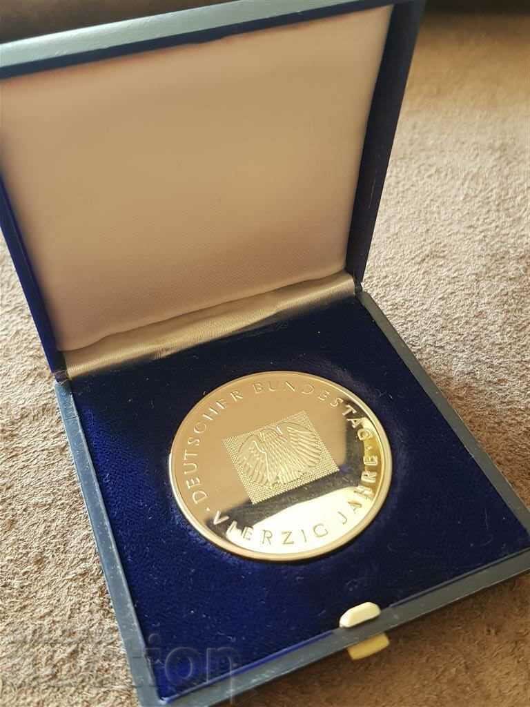 Medalie monedă germană de argint 1000 ‰ Legea fundamentală RF cu preț € 92.03 | 180.00 BGN Medalie monedă germană de argint 1000 ‰ Legea fundamentală RF cu preț € 92.03 | 180.00 BGN