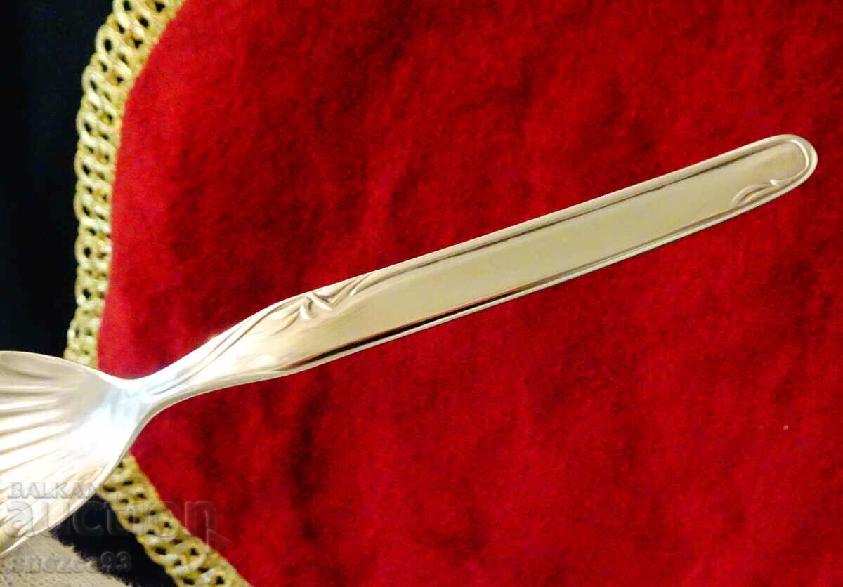 Delivery of Roneusil Silberglanz silver plated sugar spoon. Delivery of Roneusil Silberglanz silver plated sugar spoon.