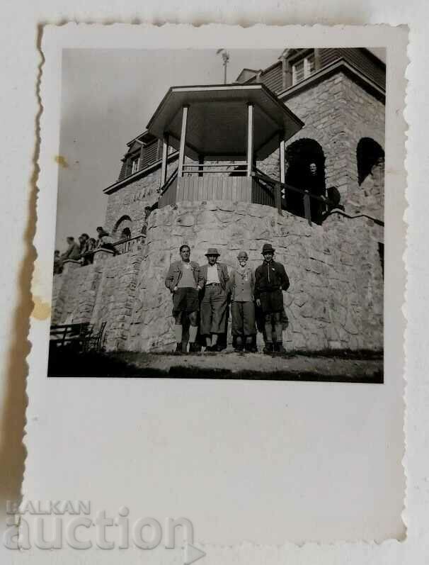 1930s MOUNTAIN HUT TOURISTS OLD PHOTO PHOTO