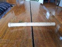 Bătrân ticălos, duduk, fluier