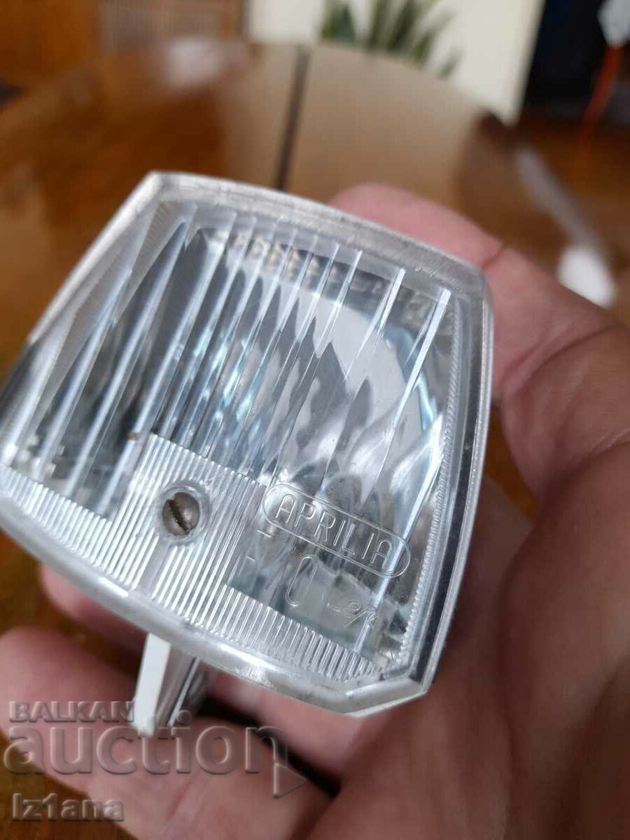 Προβολέας για ποδήλατο, μοτοποδήλατο Aprilia με τιμή 28.00 BGN | € 14.32 Προβολέας για ποδήλατο, μοτοποδήλατο Aprilia με τιμή 28.00 BGN | € 14.32