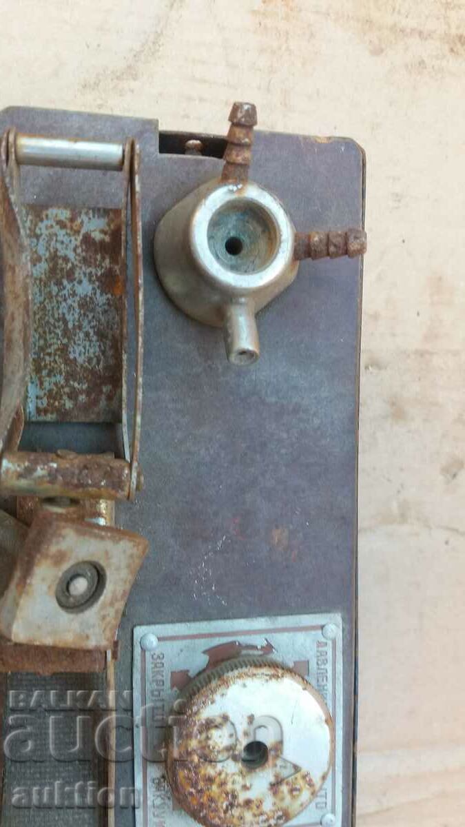 Auction  OLD RUSSIAN PRESSURE APPARATUS