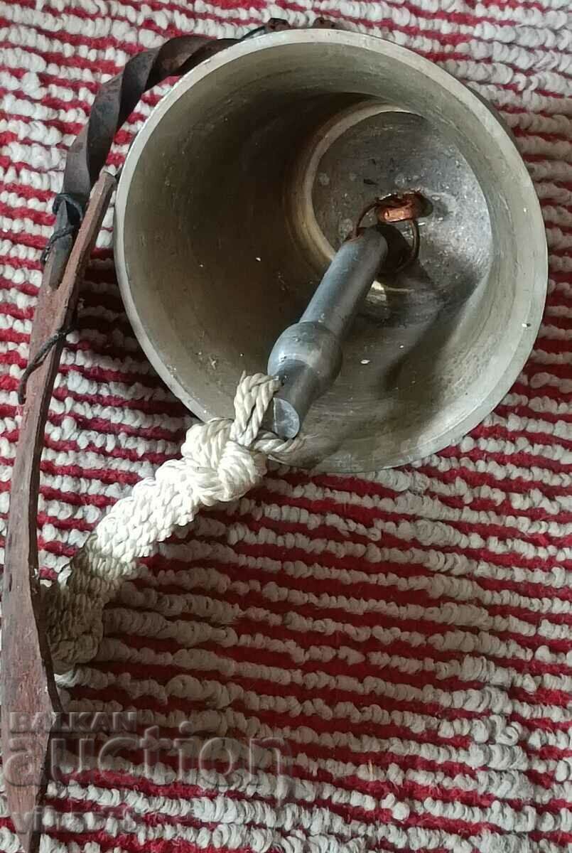 soneria veche cu preț 136.99 BGN | € 70.04