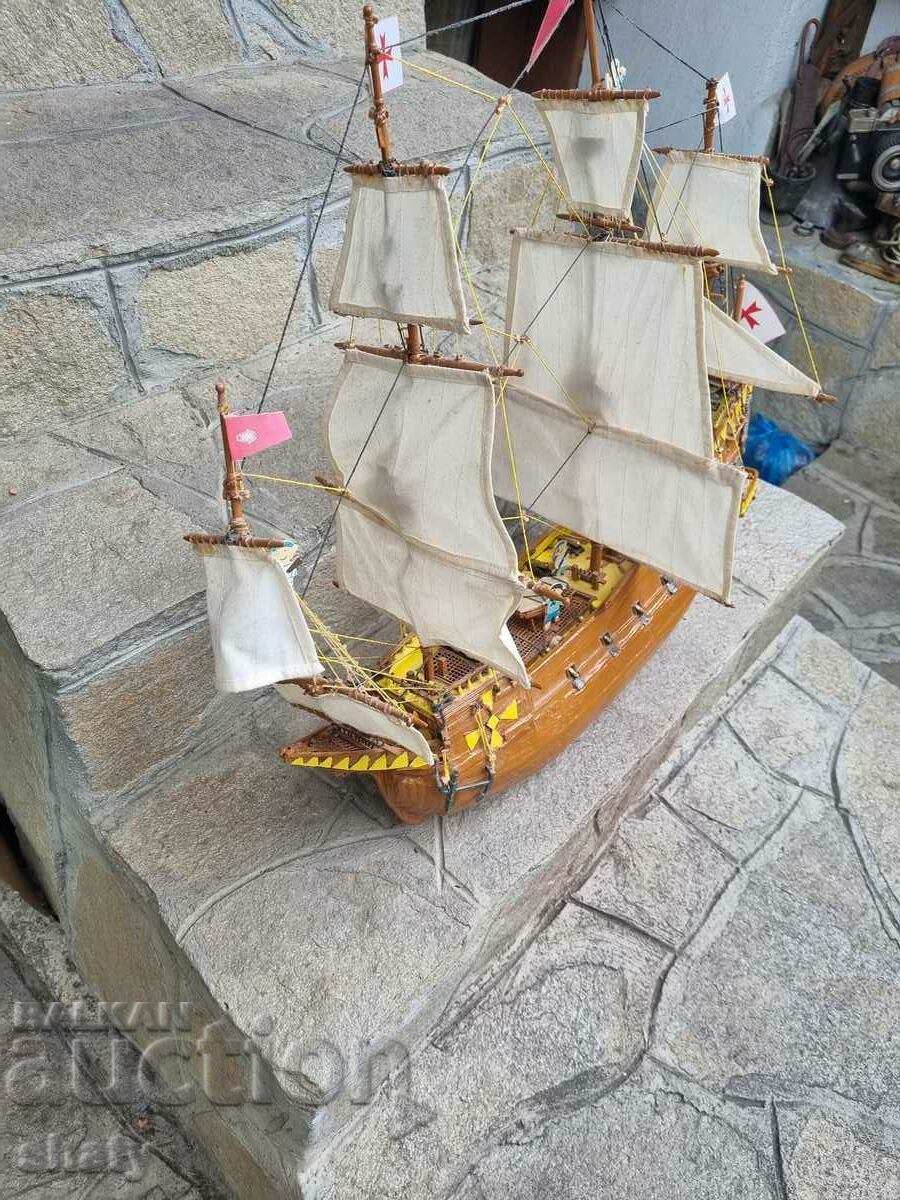 Model de navă la scară mare cu preț € 45.00 | 88.01 BGN