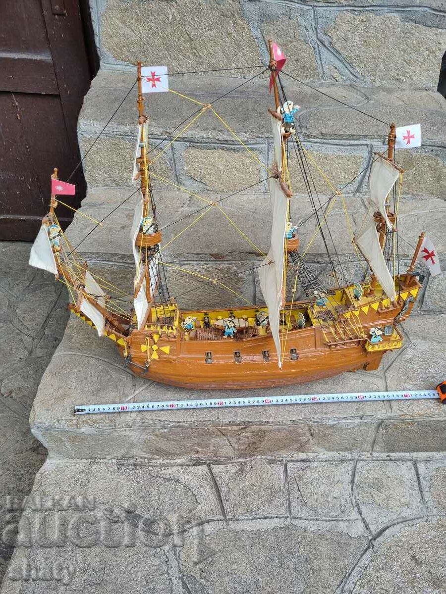 Model de navă la scară mare