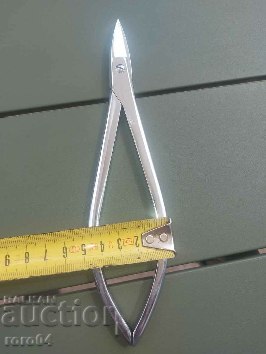 Auction  DENTAL INSTRUMENT