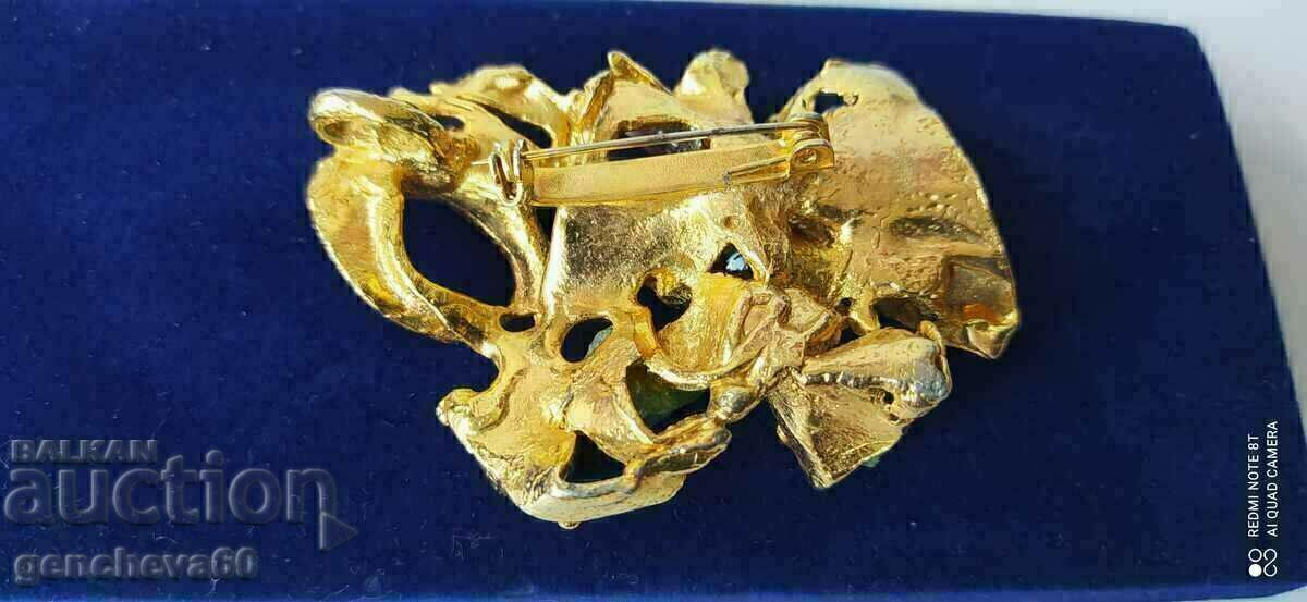 Vintage brooch gold toned with gemstones - 7