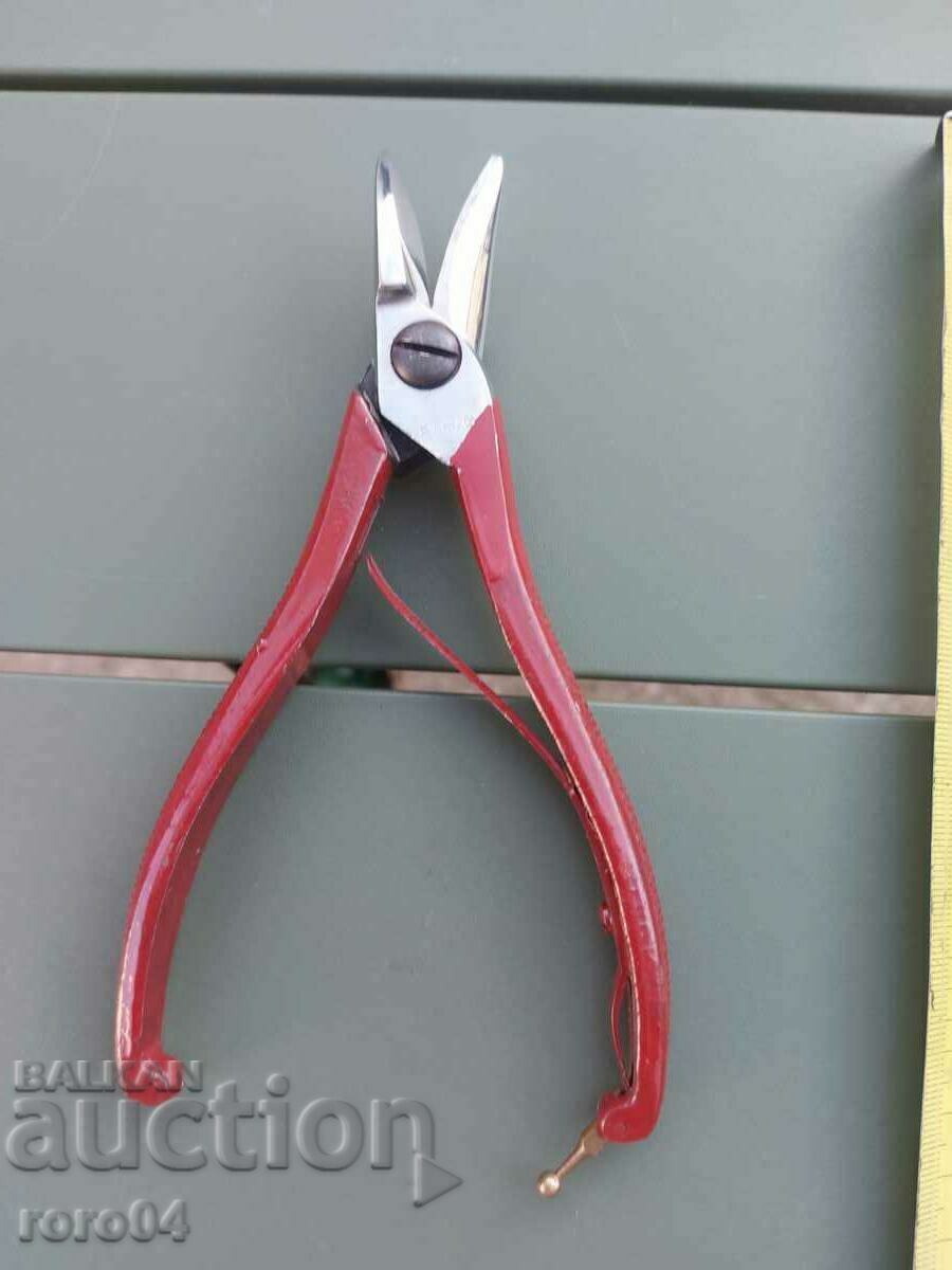 Delivery of DENTAL INSTRUMENT