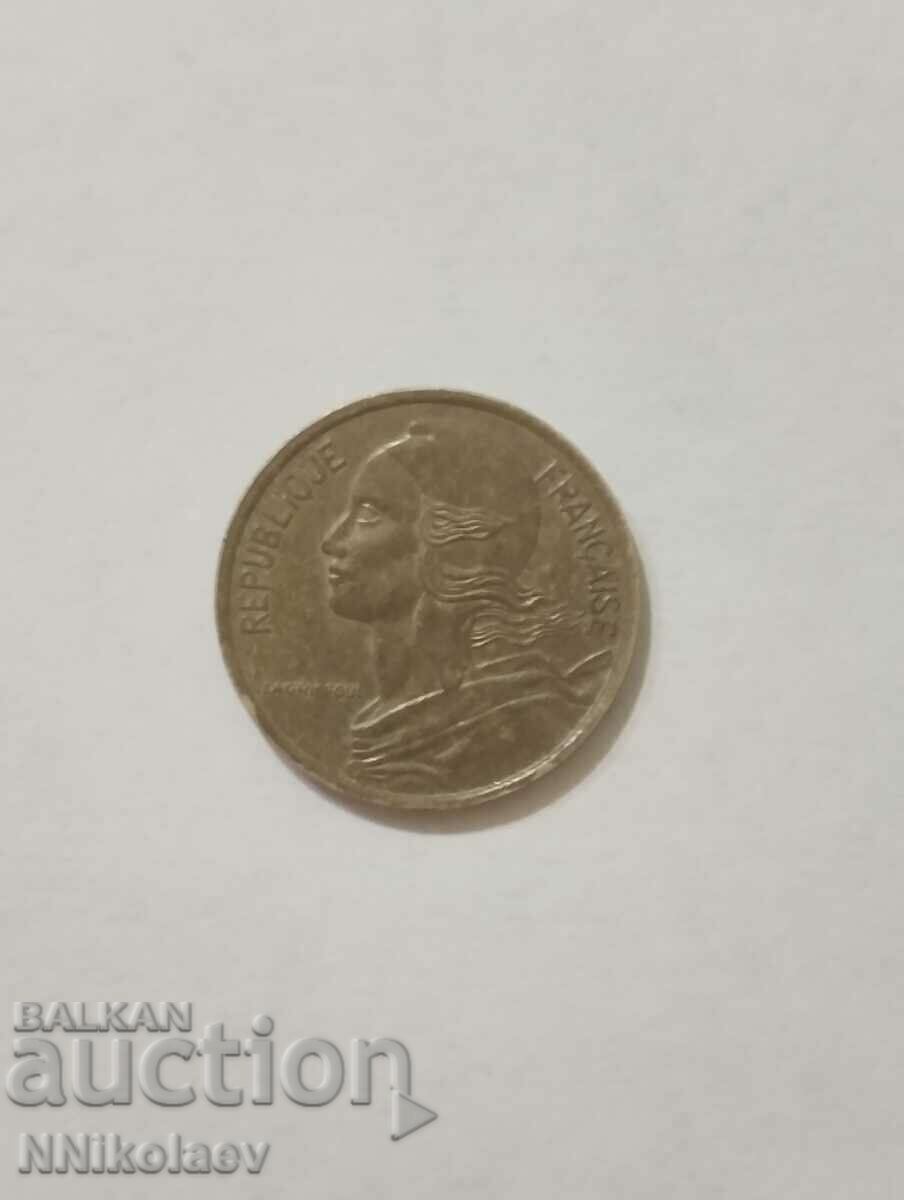 Delivery of France 5 centimes 1983