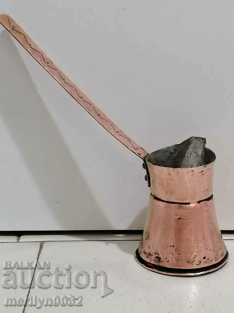 Старо медно калайдисано джезве, кафеник, бакър, меден съд с цена 41.00 лв. | € 20.96 Старо медно калайдисано джезве, кафеник, бакър, меден съд с цена 41.00 лв. | € 20.96