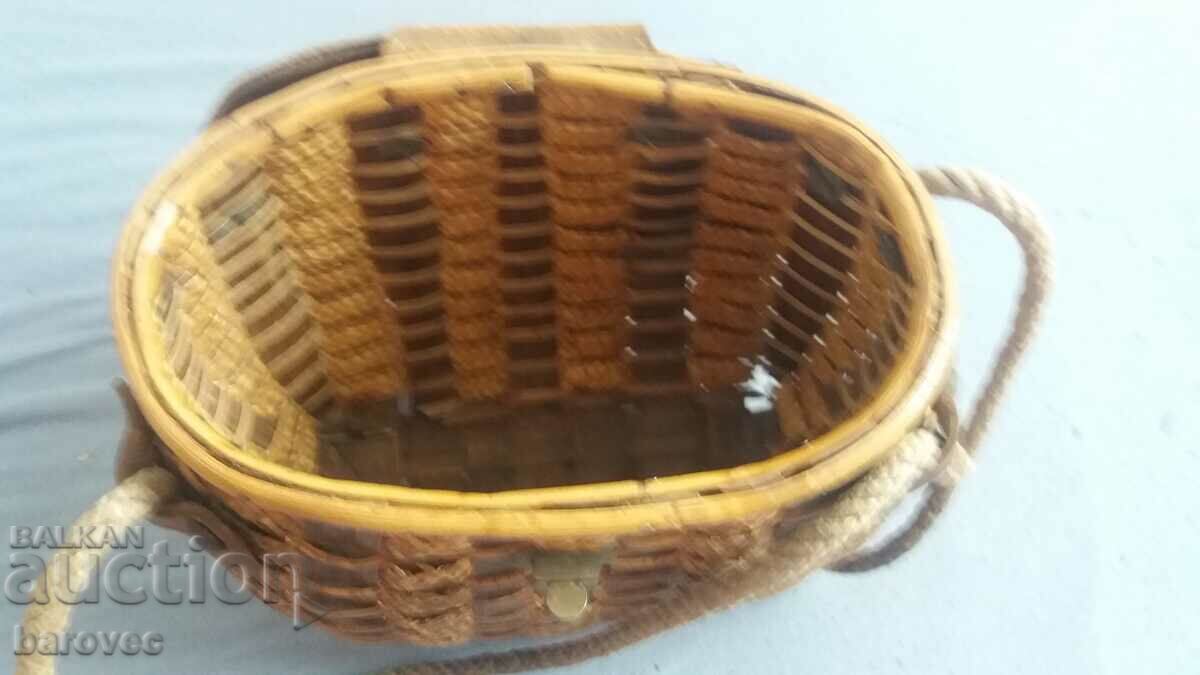 Auction Old fishing basket for fish Auction Old fishing basket for fish