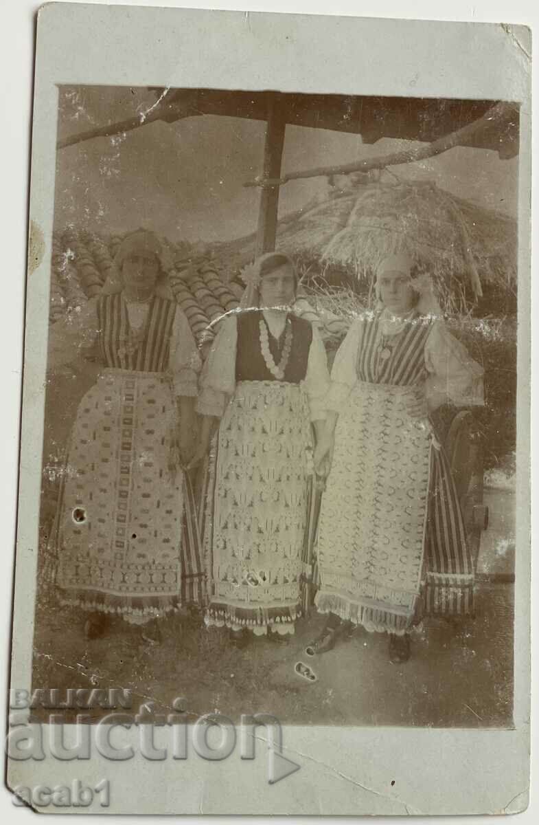 Pictures of women with interesting aprons with price 11.99 BGN | € 6.13