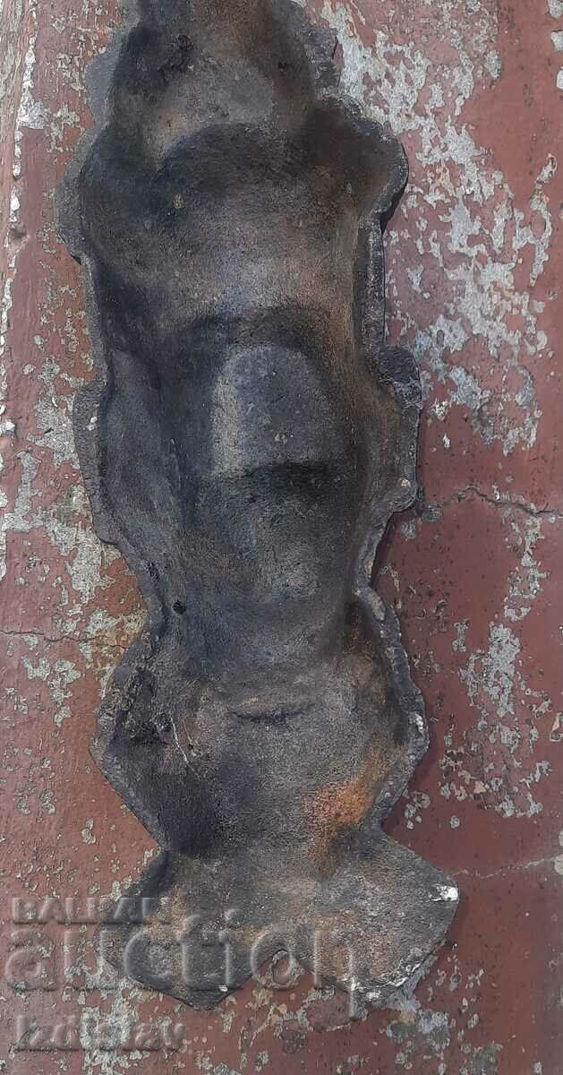 Livrarea Figurină de perete africană din fontă, Benin.