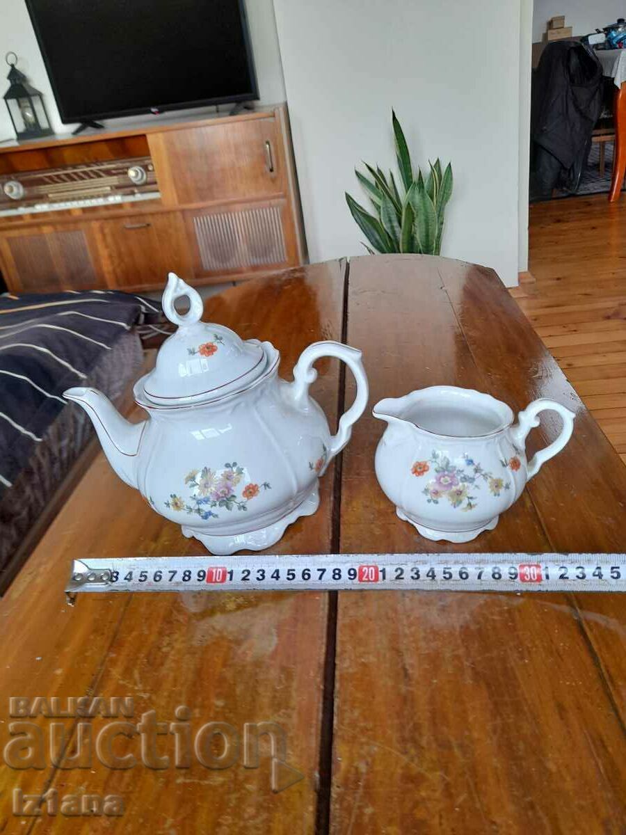 Auction An old porcelain jug, a jug Auction An old porcelain jug, a jug