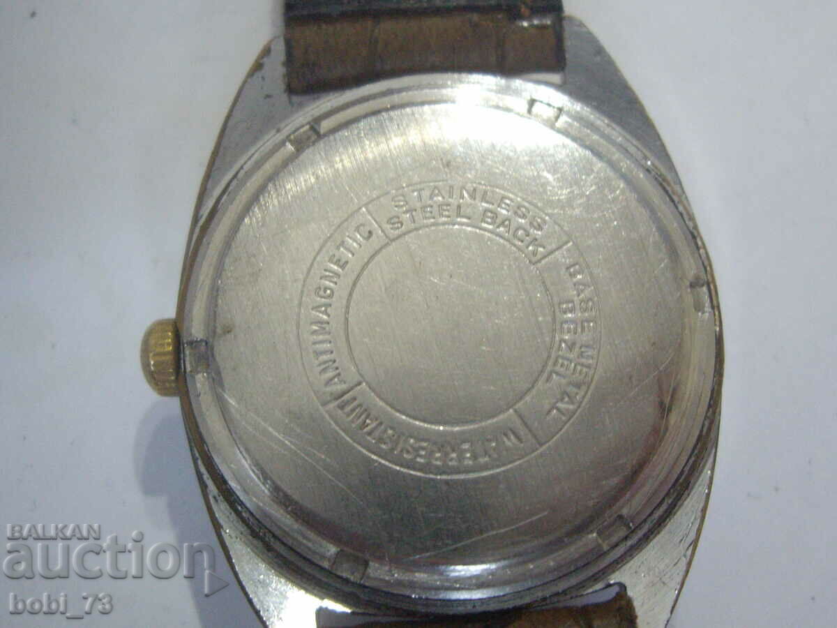 Delivery of Old men's wristwatch