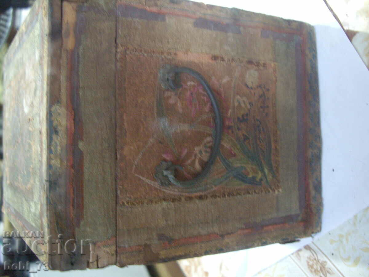 Auction Very old hand painted wooden box. Auction Very old hand painted wooden box.