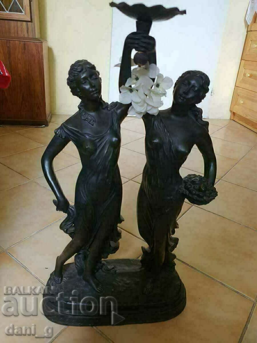 Auction Figure Statuette Auction Figure Statuette