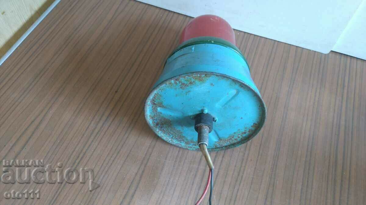 Доставка на СТАРА СИГНАЛНА ЛАМПА /БУРКАН/ Доставка на СТАРА СИГНАЛНА ЛАМПА /БУРКАН/