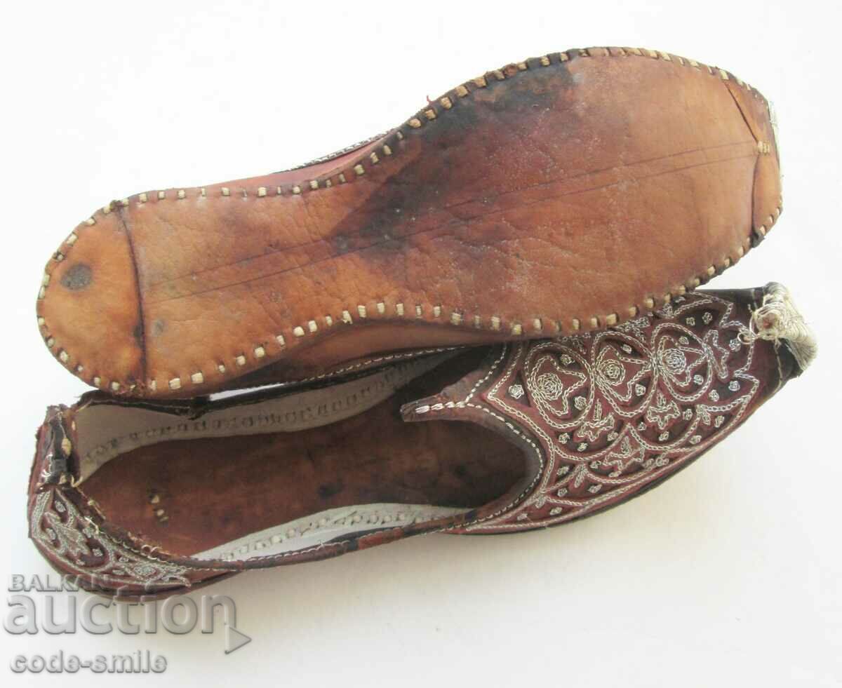Old Muslim children's shoes for wearing leather and tinsel - 7 Old Muslim children's shoes for wearing leather and tinsel - 7