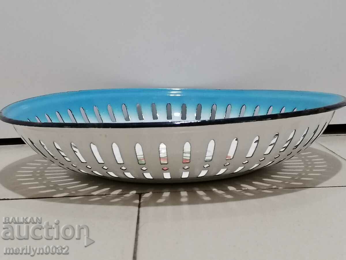 Delivery of Old enamelled bread pan enamel from the 1960s Delivery of Old enamelled bread pan enamel from the 1960s