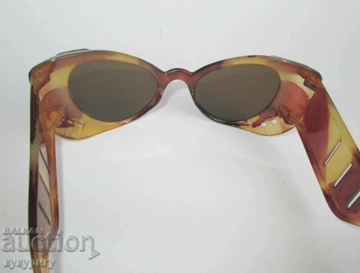 Authentic vintage ladies sunglasses 1960s unused with price 60.00 BGN | € 30.68