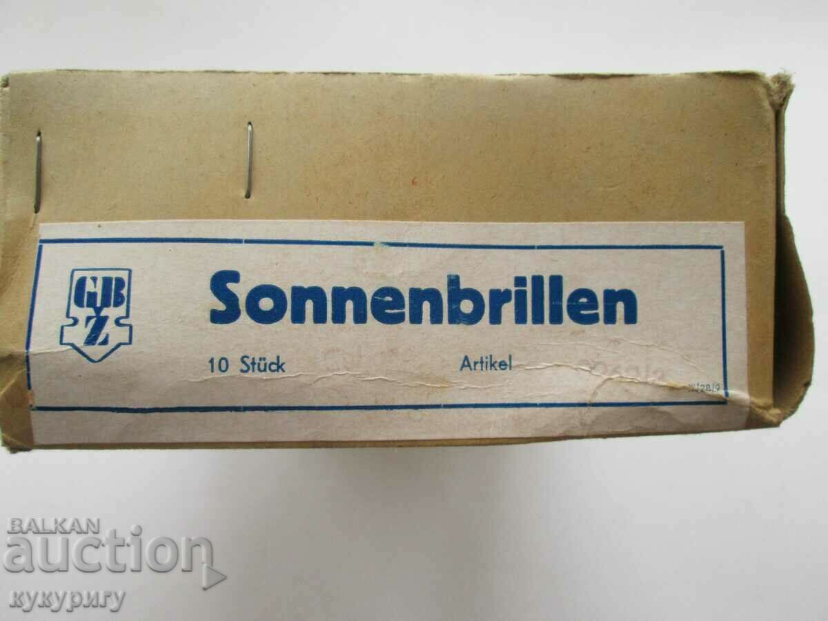 Authentic vintage ladies sunglasses 1960s unused - 7