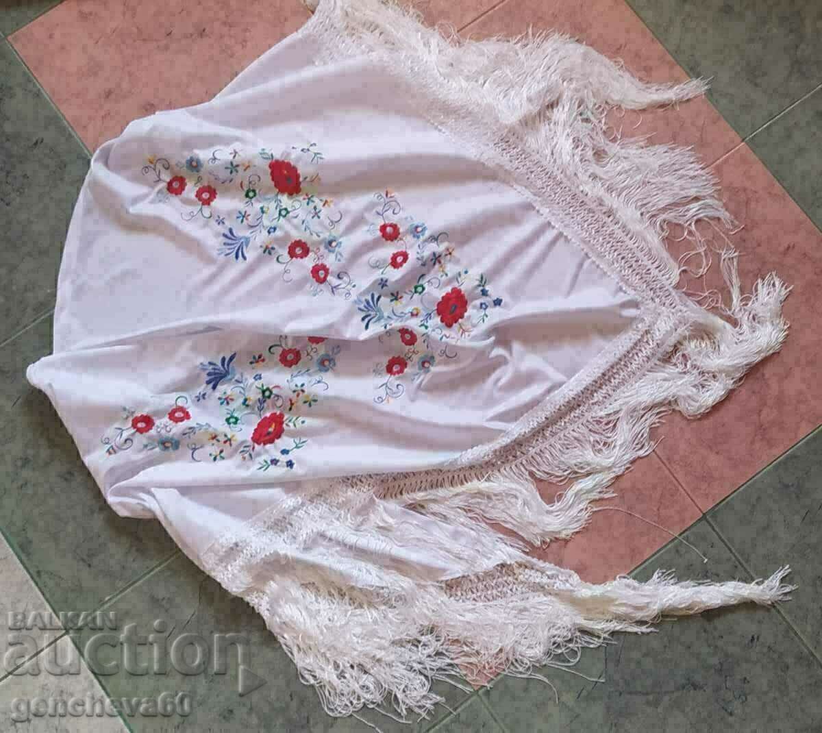 Delivery of RETRO scarf 160cm with embroidery Delivery of RETRO scarf 160cm with embroidery