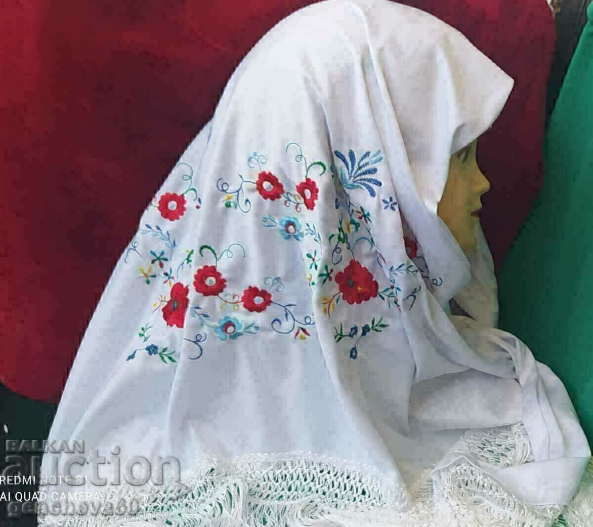 Eșarfă RETRO 160 cm. cu broderie Eșarfă RETRO 160 cm. cu broderie