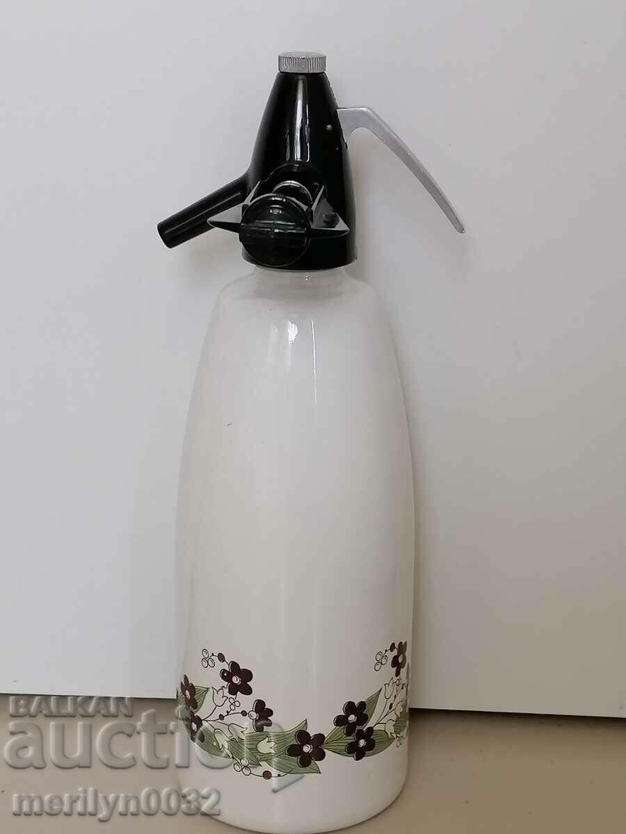 Auction  Old siphon, soda, carbonated water, soda