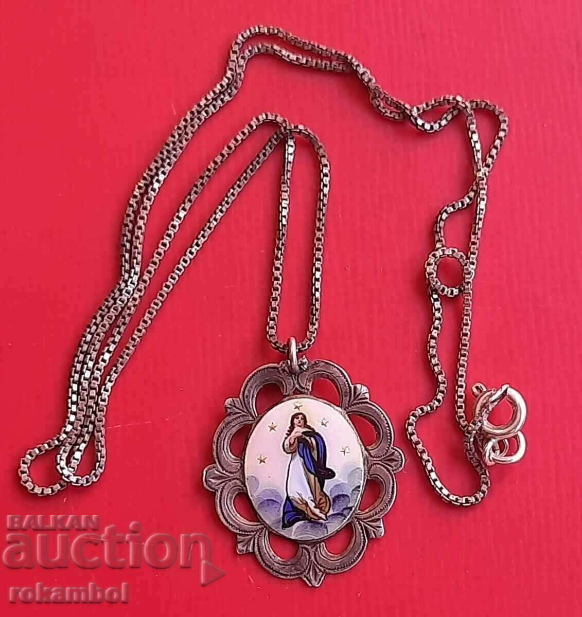 Antique medallion with the Virgin Mary in enamel and silver, 1930s. Antique medallion with the Virgin Mary in enamel and silver, 1930s.