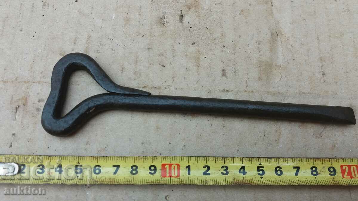 Auction  WROUGHT ANIL, TOOL