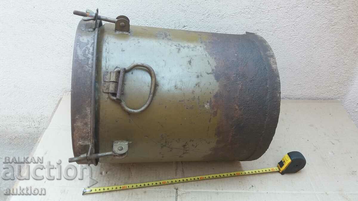 Delivery of OLD MILITARY FOOD BOX Delivery of OLD MILITARY FOOD BOX