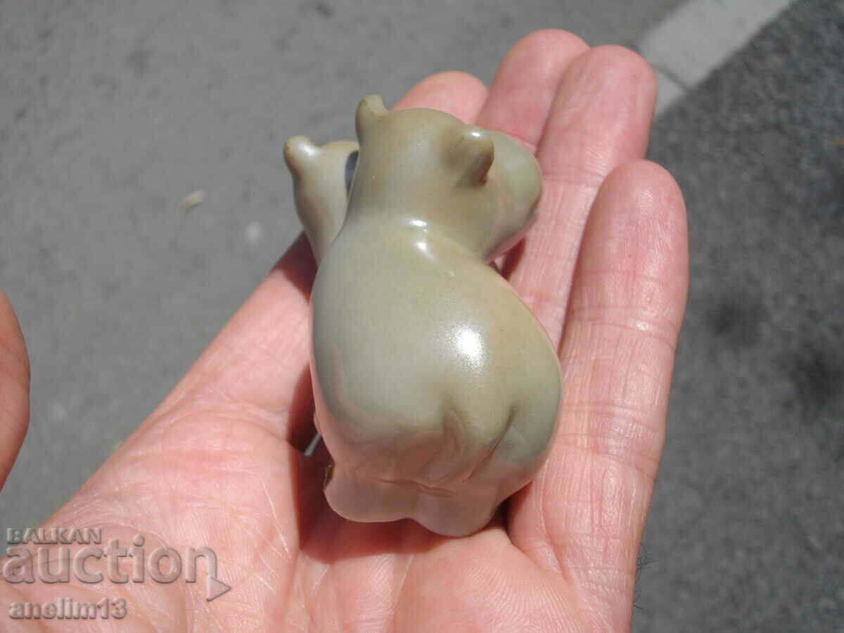 Livrarea HIPOPOTAMIS VECHI DE PORCELAN Livrarea HIPOPOTAMIS VECHI DE PORCELAN