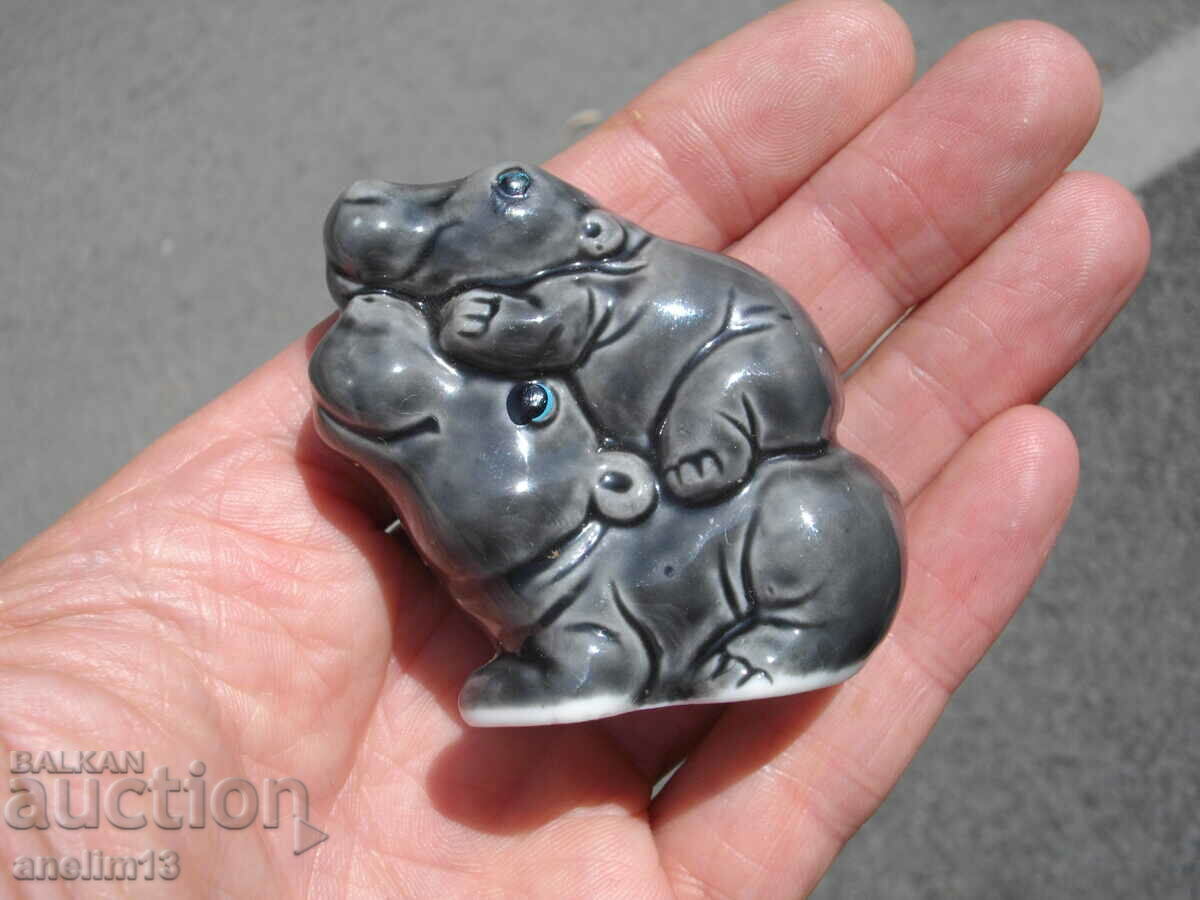 Licitație HIPOPOTAMIS VECHI DE PORCELAN Licitație HIPOPOTAMIS VECHI DE PORCELAN