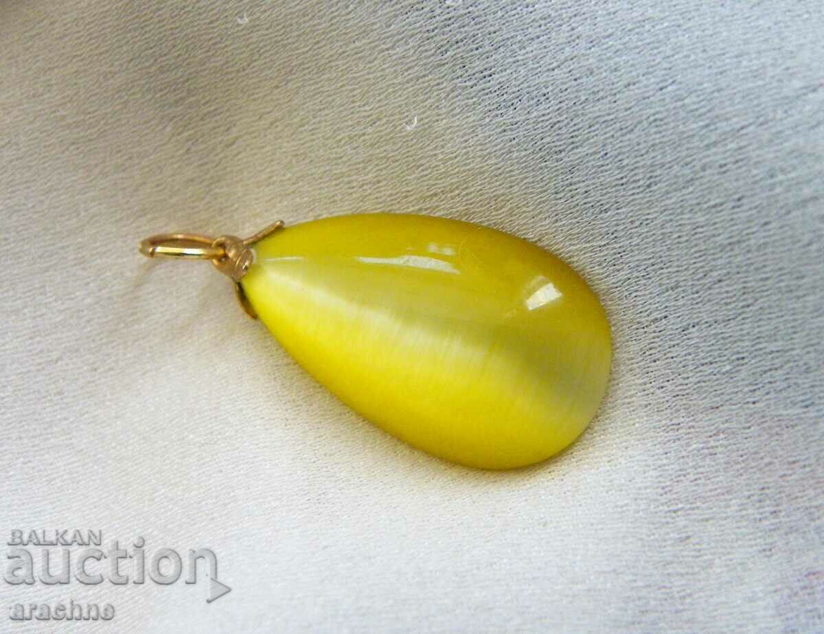 Delivery of Locket - large chrysoberyl with "cat's eye" effect Delivery of Locket - large chrysoberyl with "cat's eye" effect