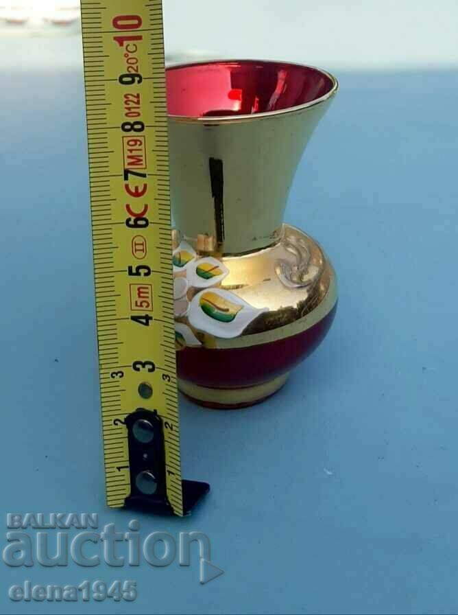 Auction A vase Auction A vase