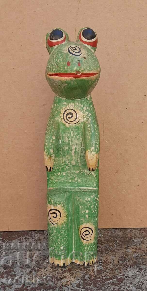 Delivery of Frog figurine made of wood. Delivery of Frog figurine made of wood.