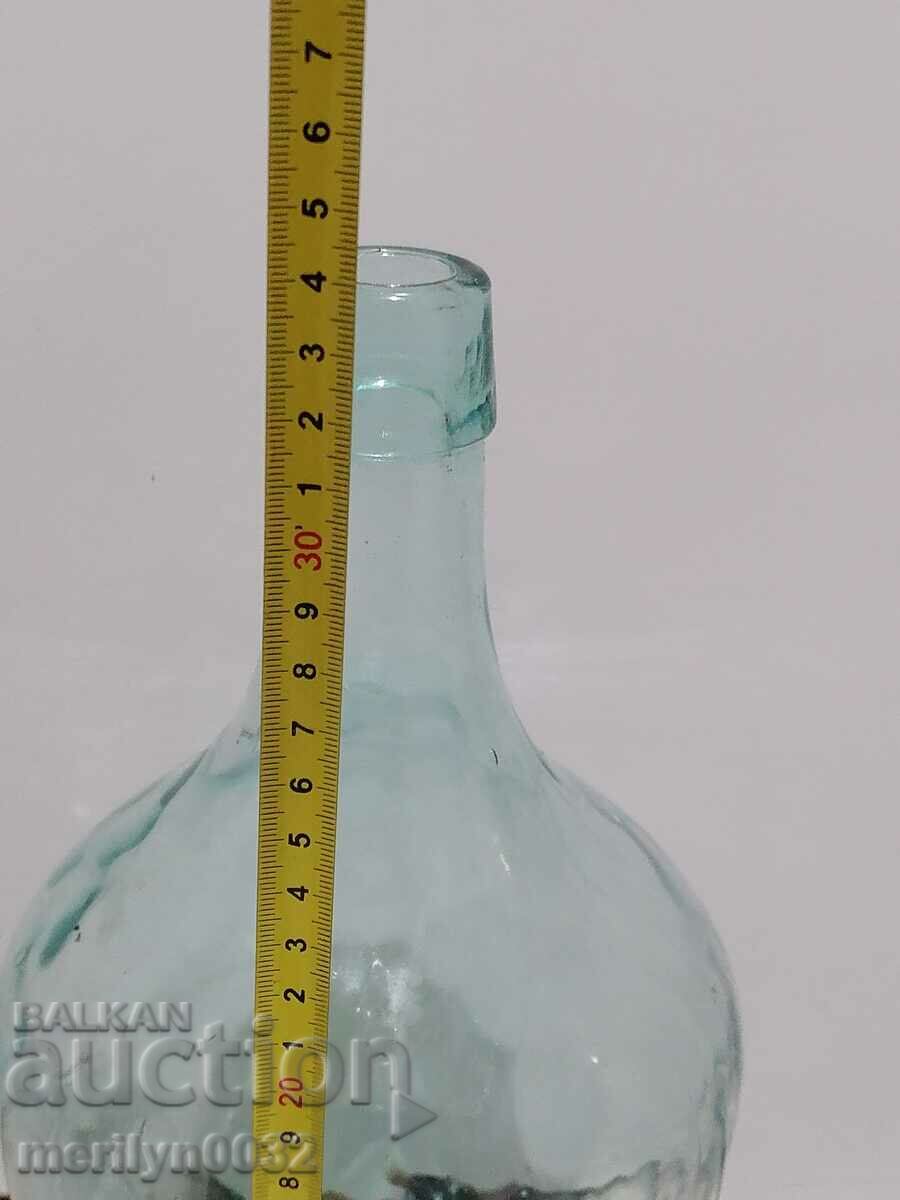 Livrarea sticlă carafă veche de coniac bun și karashtisano de vin Livrarea sticlă carafă veche de coniac bun și karashtisano de vin