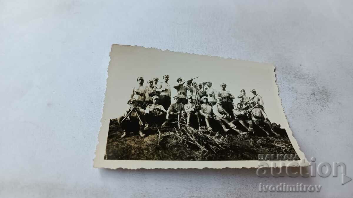 Снимка Офицери и войници на бивакъ при вр. Мурбанларъ 1937