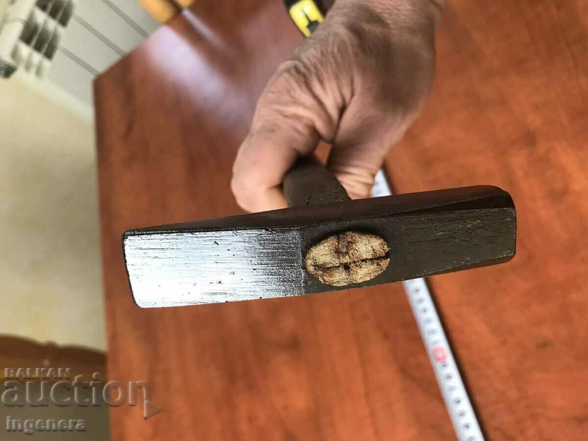 Auction HAMMER HAMMER OLD SMALL TOOL-250 GR. Auction HAMMER HAMMER OLD SMALL TOOL-250 GR.