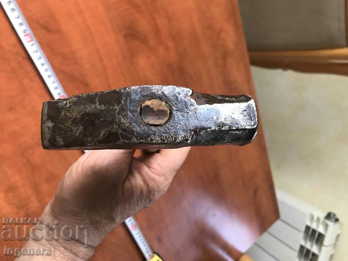 Auction  HAMMER HAMMER OLD TOOL-500 GR.