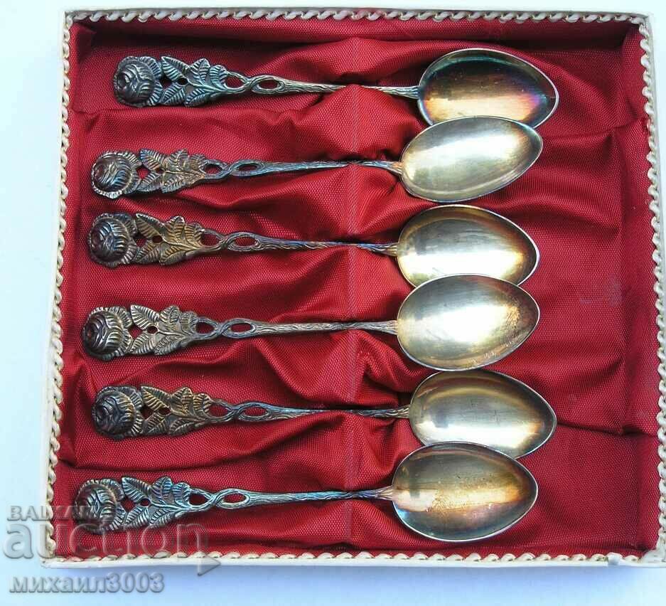 Un set de linguri vechi placate cu argint foarte groase