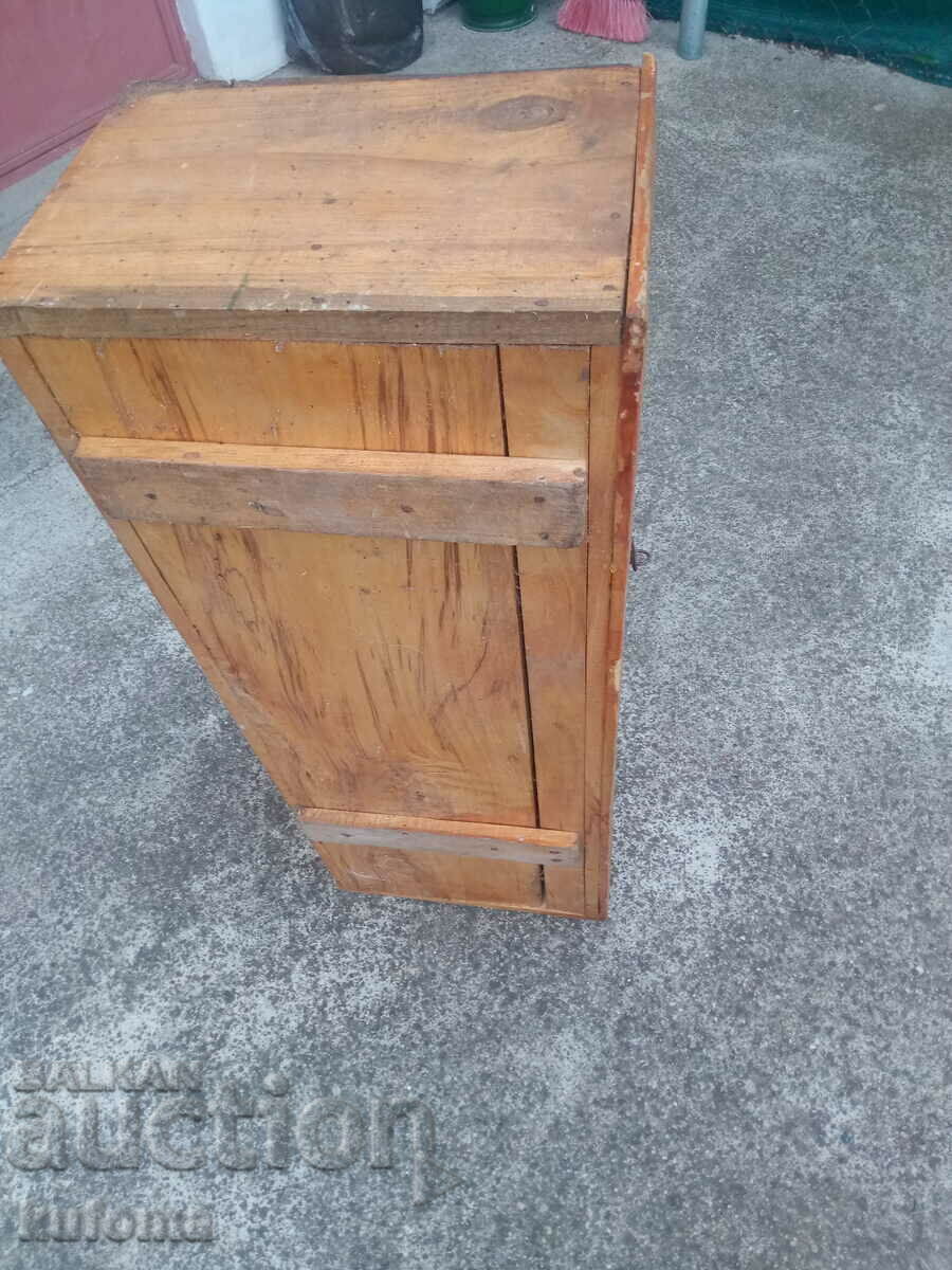 Аукцион Стара дървена каса за оръжие Аукцион Стара дървена каса за оръжие