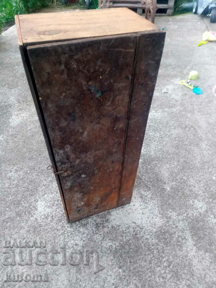 Carcasă veche din lemn pentru arme