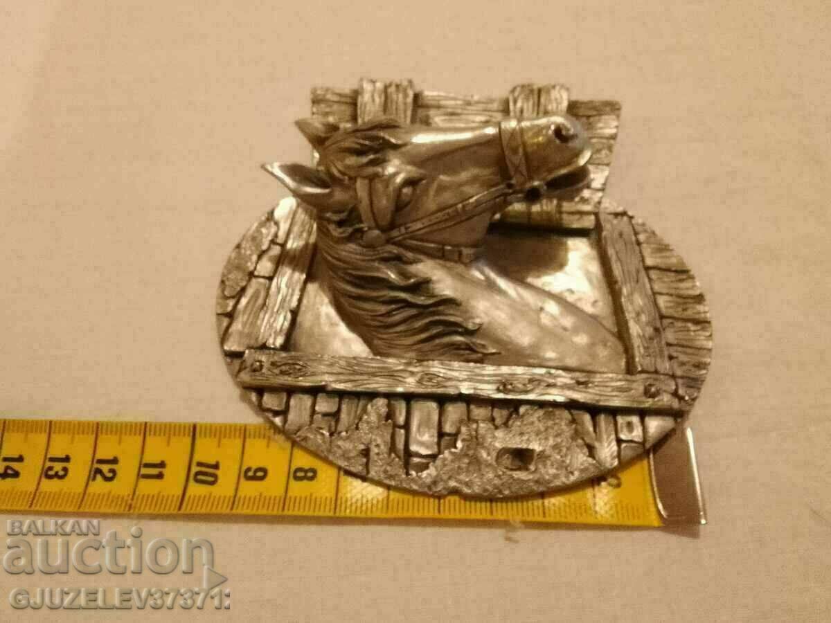 Delivery of pewter horse head Delivery of pewter horse head