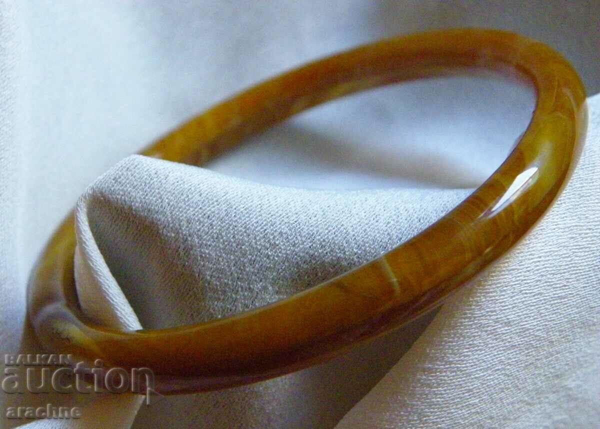 Delivery of Venetian glass bracelet from the 1930s. Delivery of Venetian glass bracelet from the 1930s.